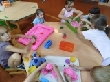 ZABAWY PIASKIEM KINETYCZNYM